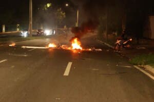 Protesta en Santo Domingo Norte por apagones de más de 12 horas