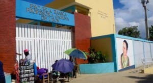 Roban en escuela básica en Santiago: Exigen más seguridad