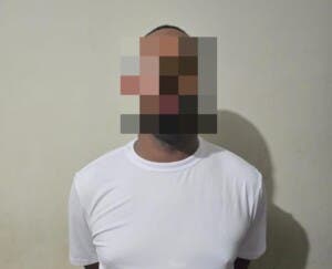 Policía Nacional arresta a “Rafelito”, estafador de visas y contratos falsos en Santiago