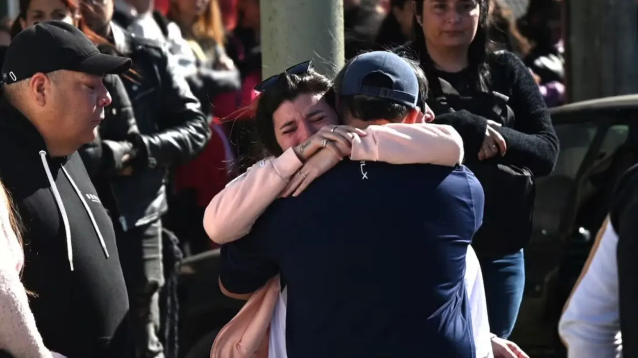 Familiares y allegados velan a las víctimas del triple feminicidio de Buenos Aires