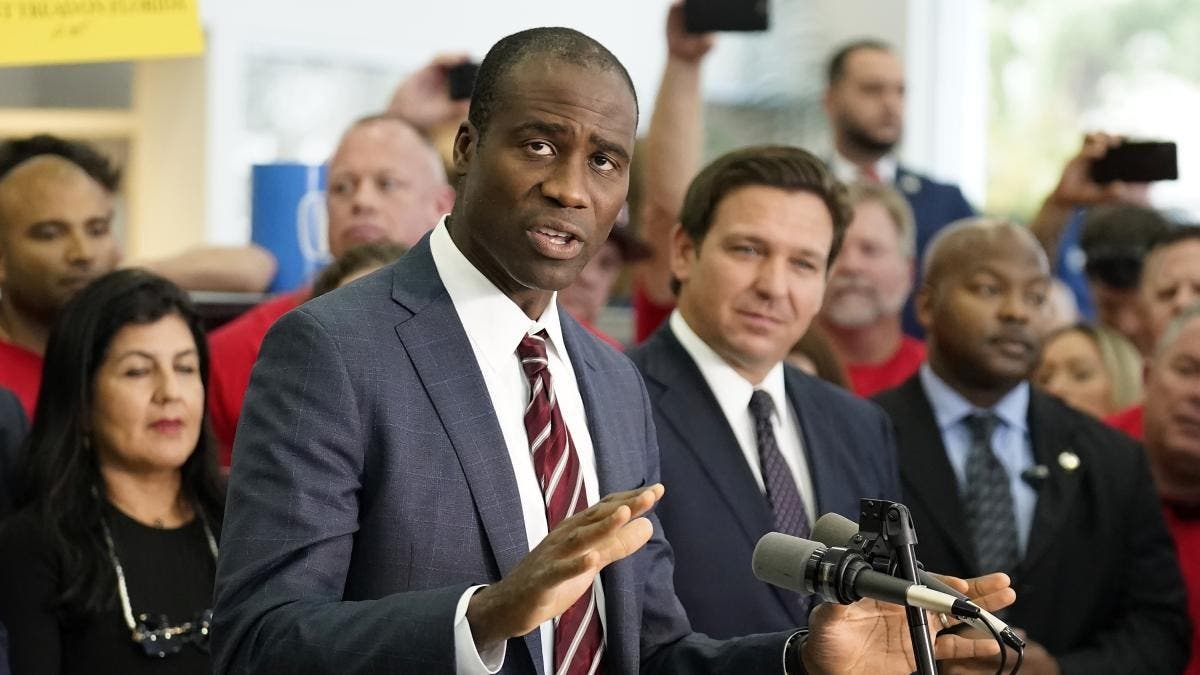 Florida elimina vacunas obligatorias y su Cirujano General las compara con “esclavitud”