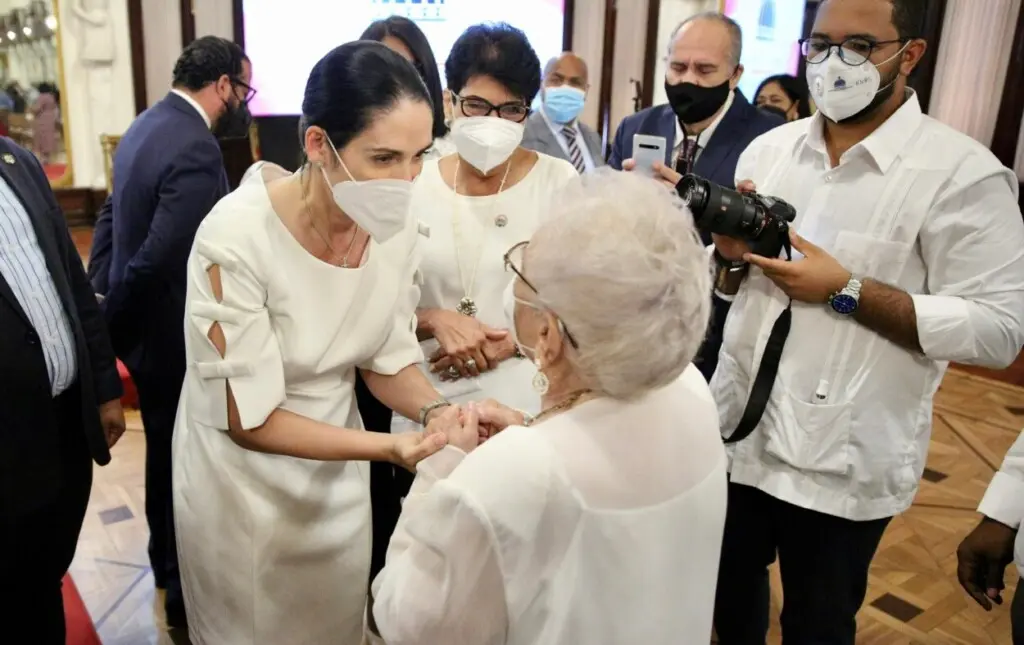 Adiós a María Cristina Camilo: Luis Abinader y figuras públicas lamentan muerte de la pionera en radio y televisión