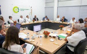 El CES propone endurecer sanciones a empleadores de trabajadores irregulares en sectores clave como construcción y agricultura