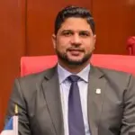 Gustavo Lara critica a legisladores que rechazan proyectos sin debatirlos