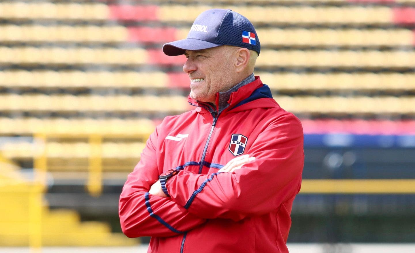 El argentino Neveleff seguirá al frente de la selección dominicana de fútbol hasta 2030