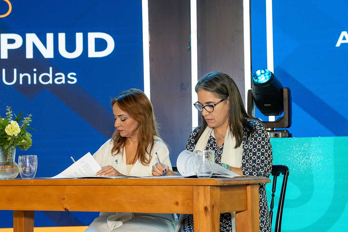 PNUD y ASONAHORES firman acuerdo por un turismo sostenible e inclusivo en República Dominicana