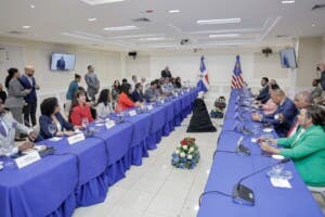 Senadores de RD se reúnen con legisladores estadounidenses