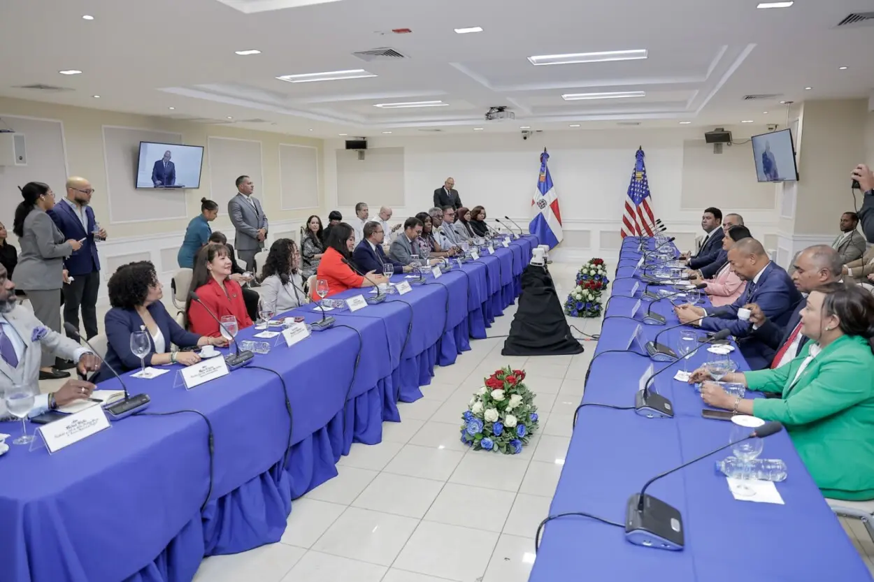 Senadores de RD se reúnen con legisladores estadounidenses