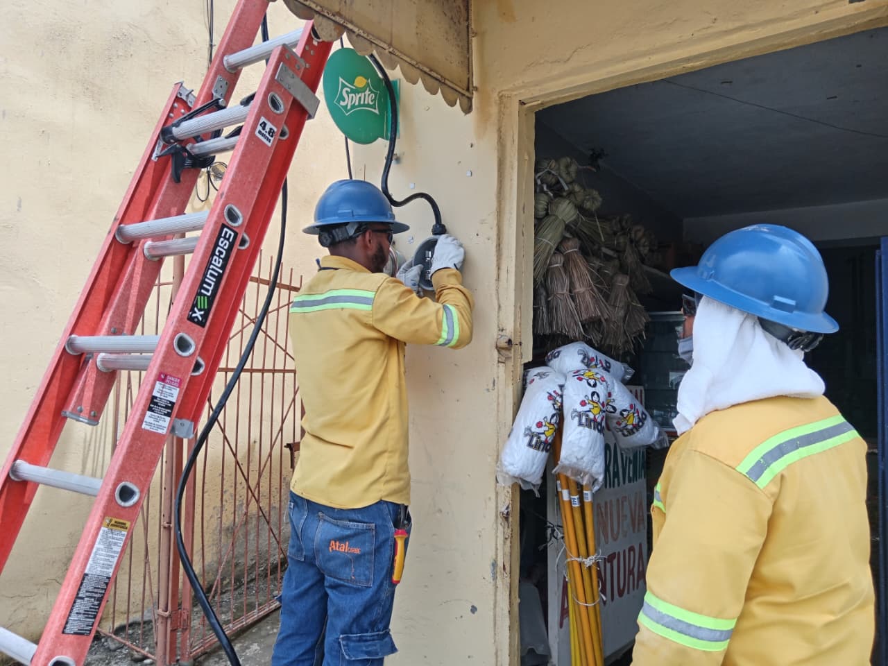 Edesur desmantela más de 6,590 conexiones ilegales