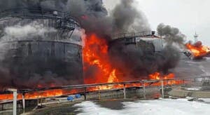 Ucrania ataca refinería clave en Rusia en medio de creciente tensión militar