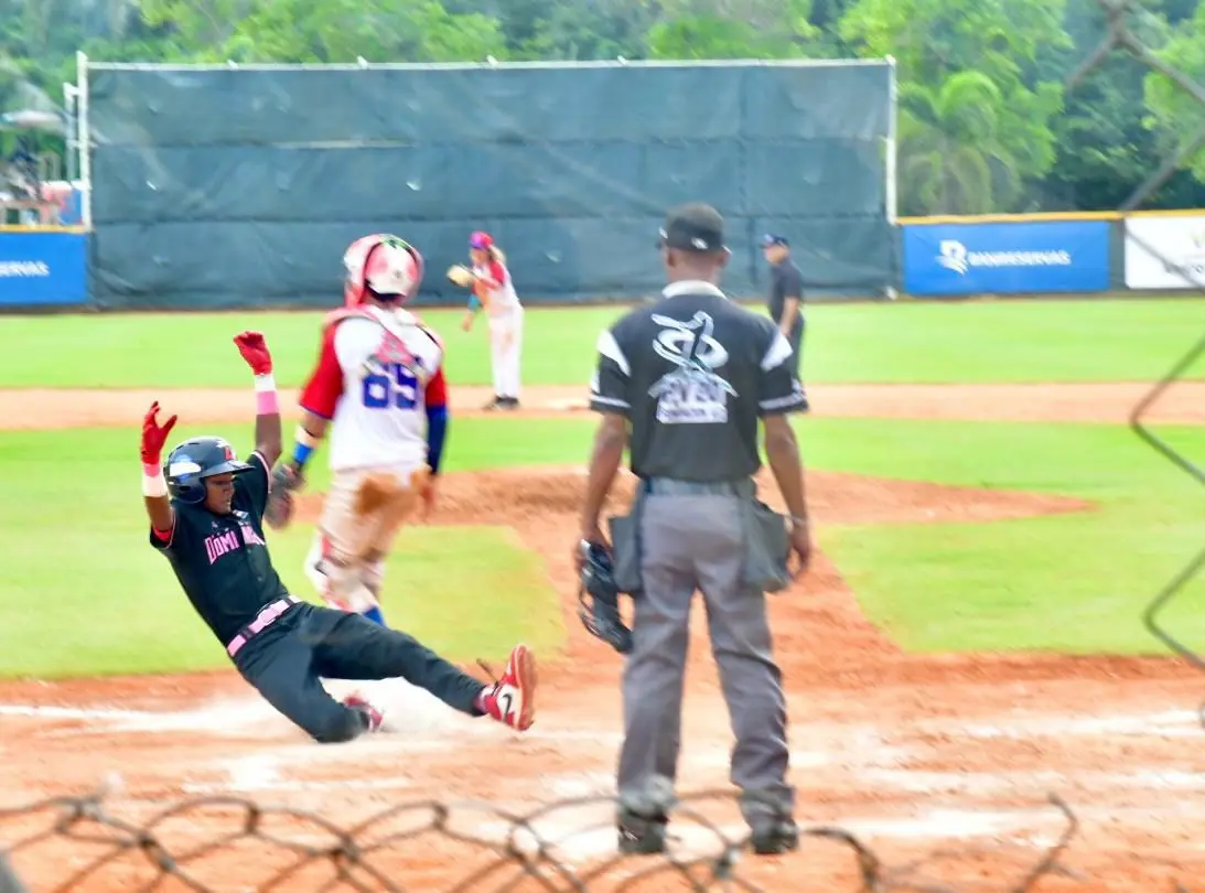 República Dominicana derrota a Puerto Rico 8-4 y asegura la cima en el Premundial U15
