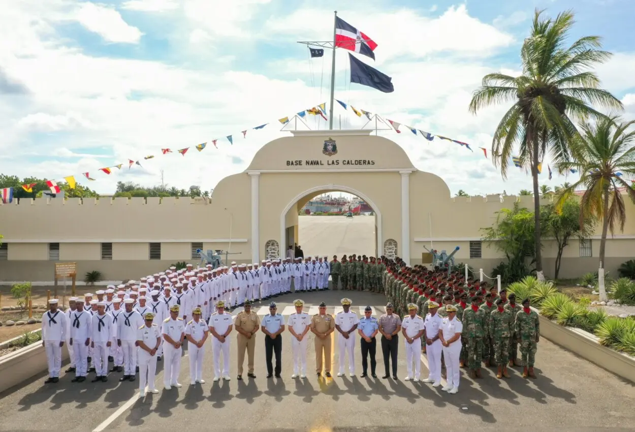 Armada Dominicana gradúa 161 grumetes en la Base Naval Las Calderas