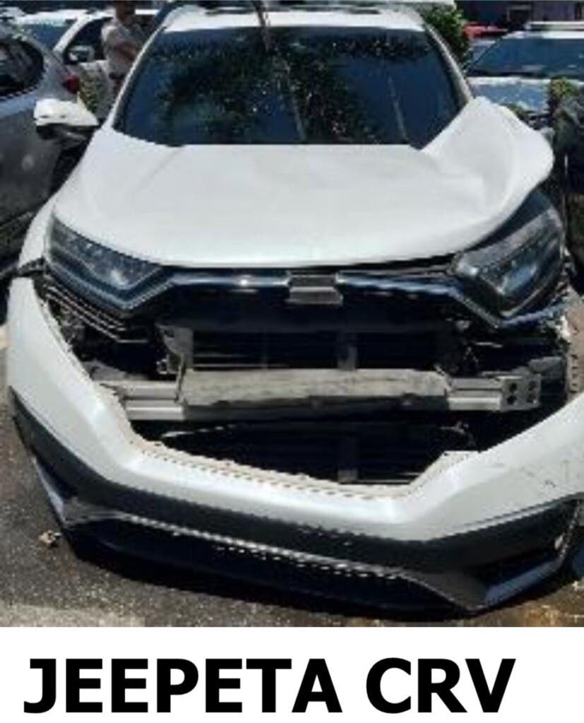 Tras el tiroteo, los atacantes emprendieron la huida, pero momentos después colisionaron con otro vehículo en la avenida 27 de Febrero esquina Winston Churchill.. / Policía.