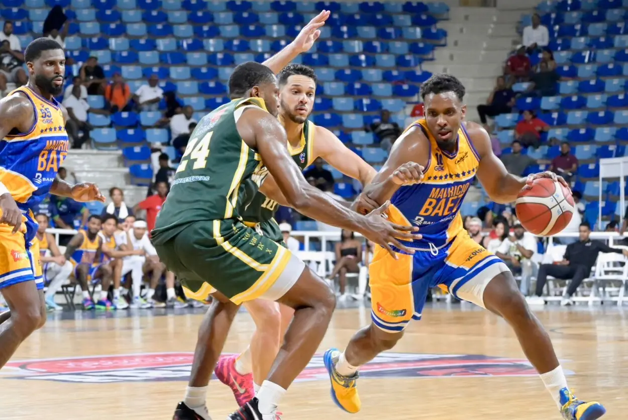 Mauricio Báez saca el corazón de campeón ante San Carlos 85-83
