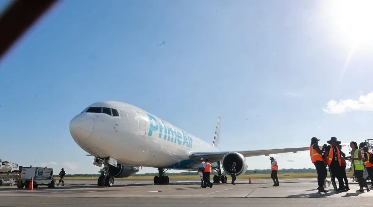 Amazon inicia operaciones aéreas diarias en República Dominicana con vuelo directo desde EE.UU.