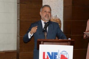 UNE llama a un debate nacional sobre reforma fiscal y Código de Trabajo antes de aplicar más impuestos
