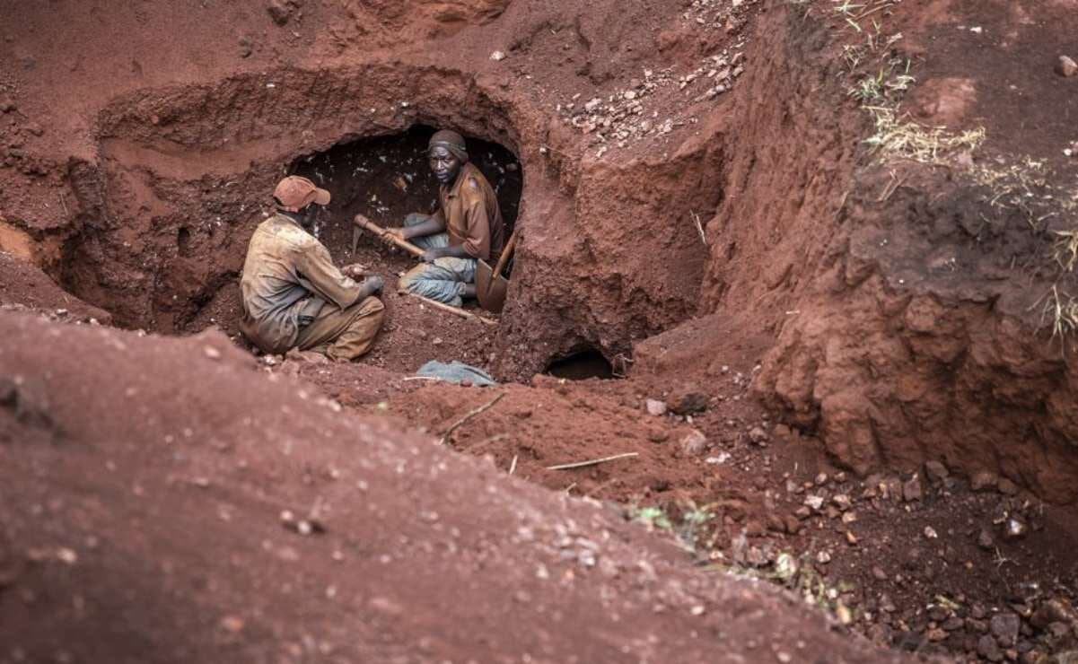 Derrumbe en mina de oro en Nigeria deja al menos 15 muertos y decenas atrapados