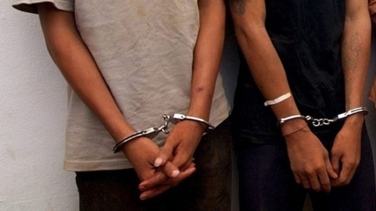 Tribunal impone prisión preventiva a dos jóvenes acusados de abusar sexualmente de una adolescente