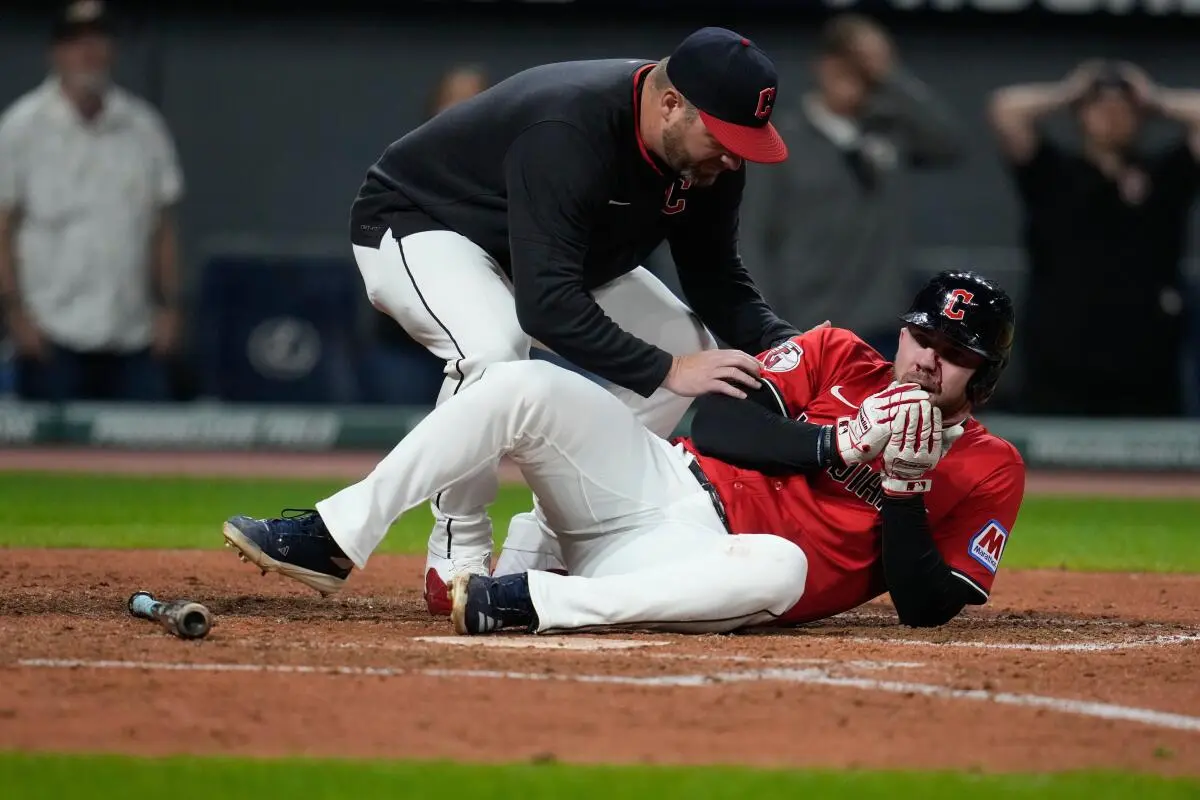 ¡Golpeado! Lanzamiento de 99 millas impacta a David Fry