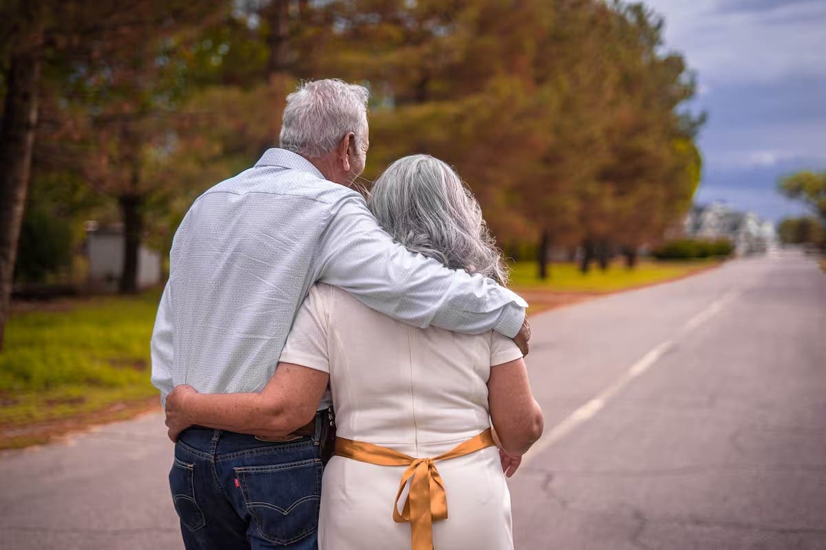 Mujeres en USA viven más que los hombres; figuran 2,398,009 de RD