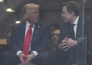 ¿La reconciliación? Trump y Musk se dan la mano en el funeral de Charlie Kirk