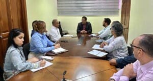DGCP y Unidad Antifraude supervisan contrataciones en el Ayuntamiento de Baní
