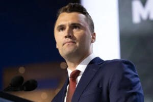 New College of Florida anuncia estatua en memoria del activista conservador Charlie Kirk
