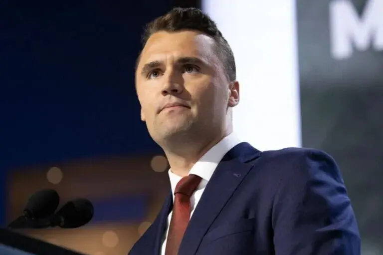 New College of Florida anuncia estatua en memoria del activista conservador Charlie Kirk