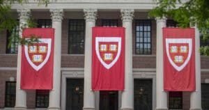 Jueza declara ilegal el bloqueo de fondos a Harvard por parte del Gobierno de Donald Trump
