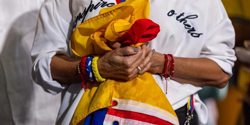 Gobierno de Trump pone fin al TPS para más de 260,000 venezolanos que se inscribieron en 2021 y pide que se autodeporten