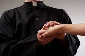 Suspenden a sacerdote acusado de abusos a menores: lo que sabemos