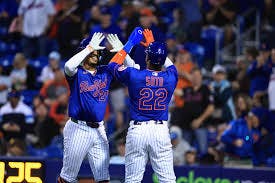Mark Vientos  y Juan Soto conducen a los Mets sobre los Rojos