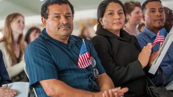 Líderes hispanos en EE.UU. lanzan campaña para impulsar permisos de trabajo a migrantes