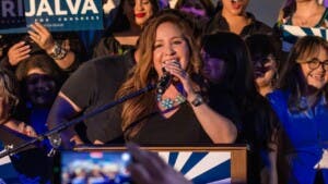 Adelita Grijalva se convierte en la primera mujer latina electa al Congreso por Arizona