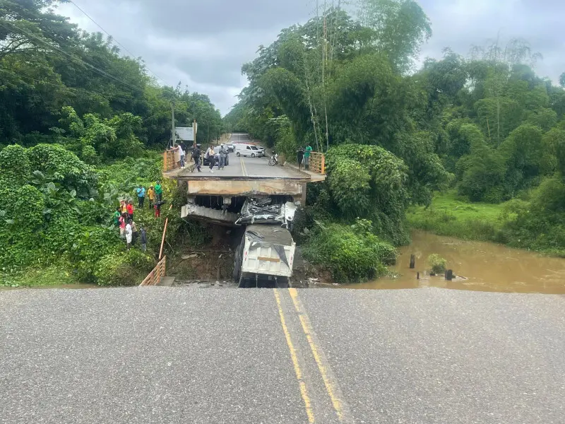 Tragedia en Monte Plata: colapso de puente deja un muerto y comunidades incomunicadas