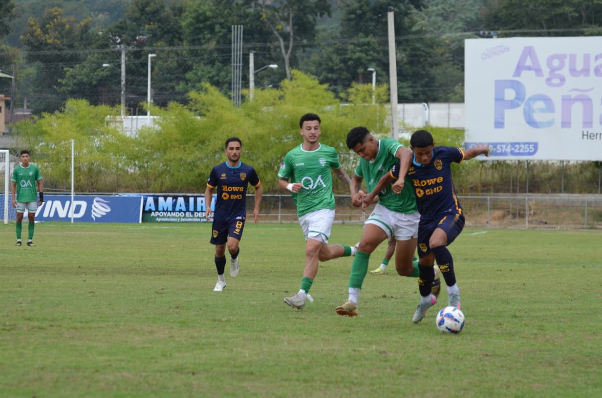 Pantoja, Salcedo FC y OYM disputan la cima del fútbol dominicano