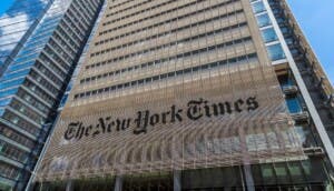 Trump demanda a The New York Times por 15,000 millones de dólares