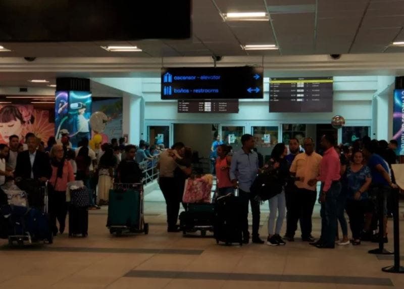 Departamento Aeroportuario investiga falla eléctrica en el AILA