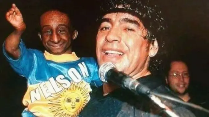 Nelson de la Rosa, el hombre diminuto con una historia gigante