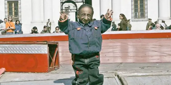 Nelson de la Rosa, el hombre diminuto con una historia gigante