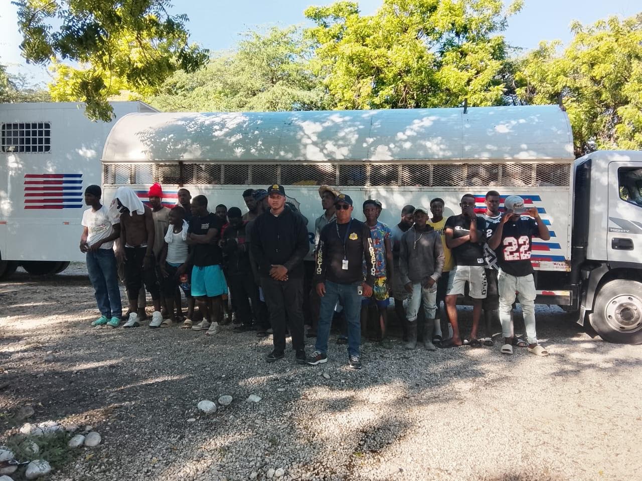 Ejército detiene a 60 haitianos indocumentados en operativo fronterizo en Jimaní