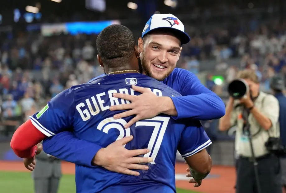 Toronto repite paliza a los Yankees y se pone 2-0 en la Serie Divisional