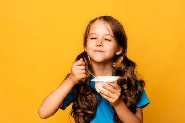 Incrementar el consumo de yogur en escuelas podría luchar contra la obesidad infantil