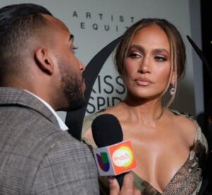 Dominicano Bryan Mejía entrevista a Jennifer López
