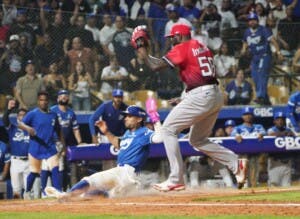 ¡El Tigre ruge en la apertura!: Licey deja al Escogido en el terreno