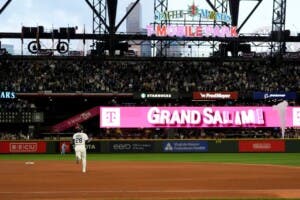 Suárez impulsa a los Marineros: ¡A una victoria de la Serie Mundial! Suárez impulsa a los Marineros: ¡A una victoria de la Serie Mundial!