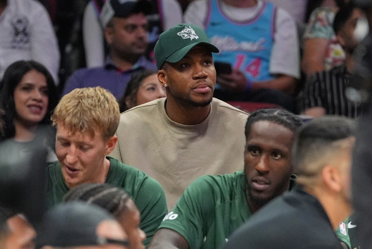 Giannis Antetokounmpo está firme con los Milwaukee Bucks