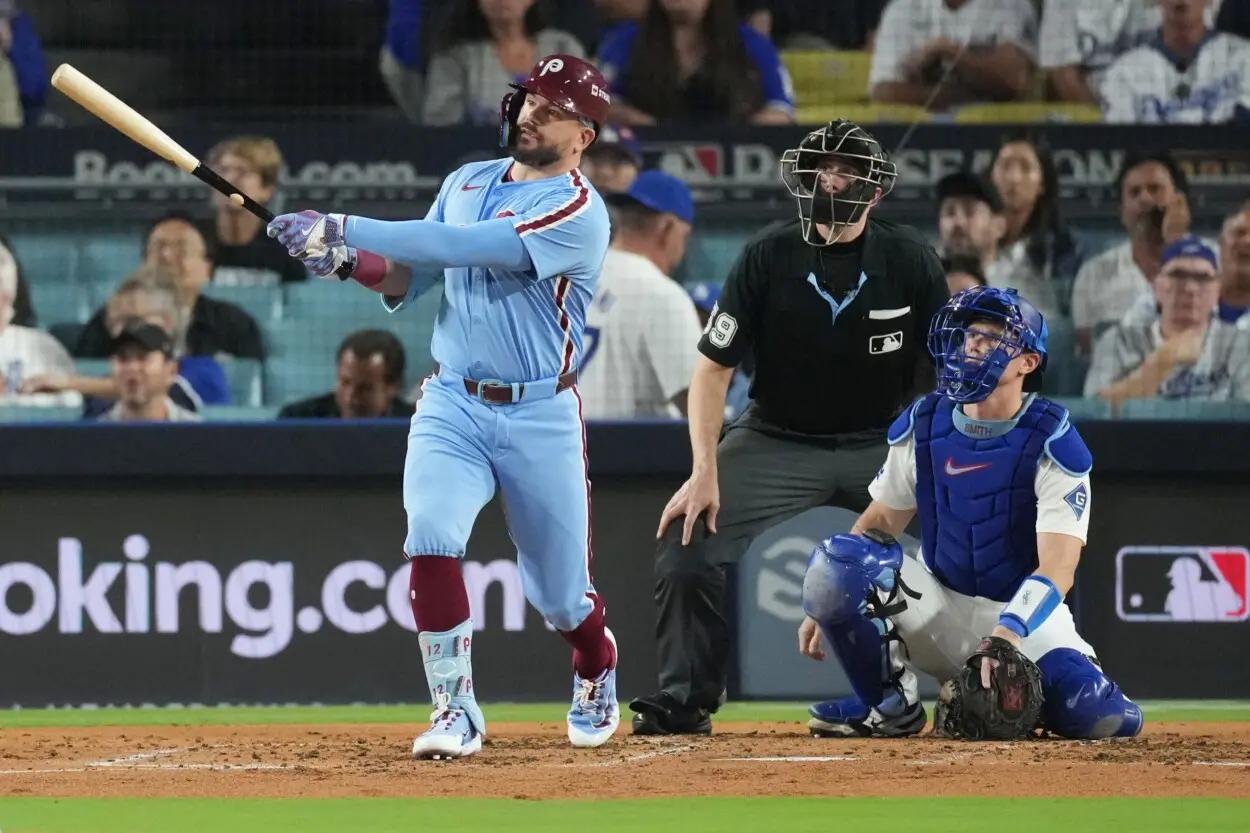 Jonrones de Schwarber despiertan a los Filis