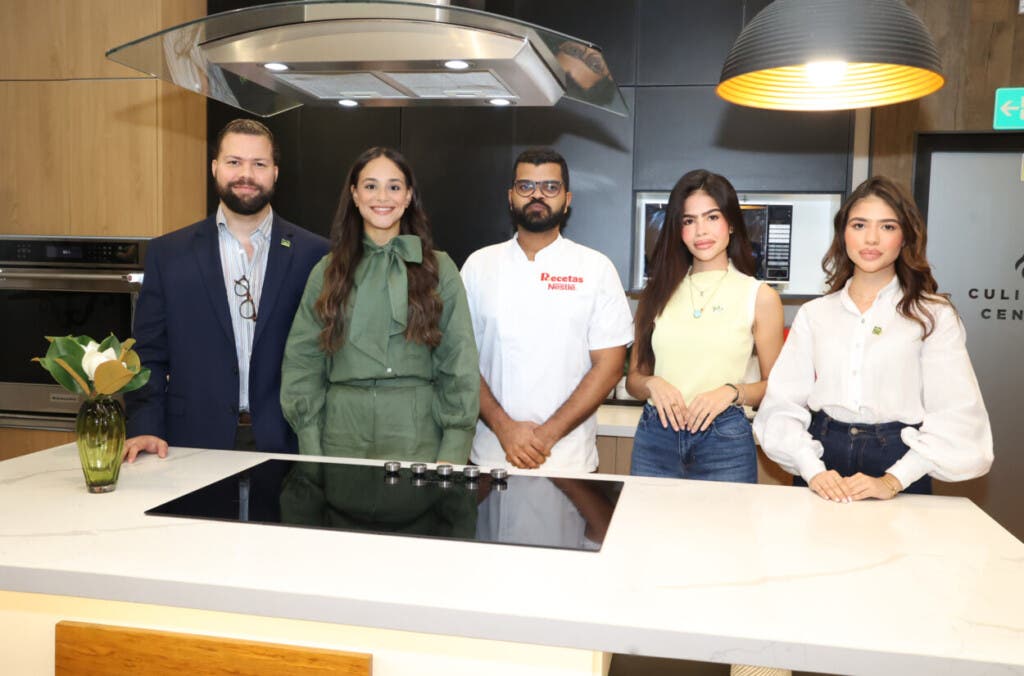 Comenta que desde la cocina, se puede  contribuir transformando la manera en que se perciben los alimentos que sobran, generando así un impacto positivo en los hogares, sociedad y en el planeta.