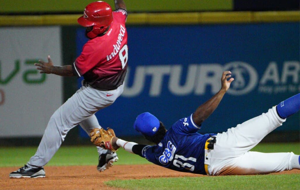 El encuentro se definió con un pitcheo desviado del relevista Henry Sosa, que permitió a Gustavo Núñez anotar desde la tercera base. Leyba bateó de 2-1con anotada, remolcada, base por bolas recibida y una jugada salvadora, lanzándose de cabeza. 